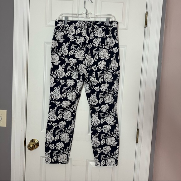 GAP Signature Skinny Ankle Khaki - Picture 9 of 12